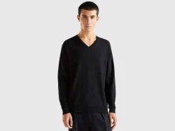 V-neck sweater in lightweight cotton blend