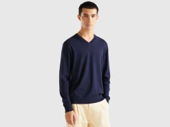 V-neck sweater in lightweight cotton blend