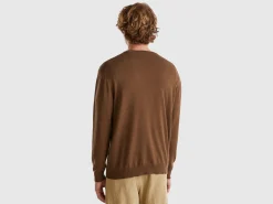 V-neck sweater in lightweight cotton blend