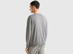 V-neck sweater in lightweight cotton blend