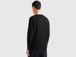 V-neck sweater in lightweight cotton blend
