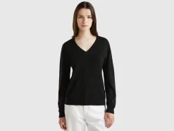 V-neck sweater in pure Merino wool