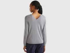 V-neck sweater in pure Merino wool