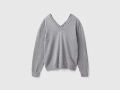 V-neck sweater in pure Merino wool