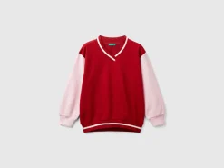 V-neck sweatshirt