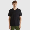 V-neck t-shirt in 100% cotton