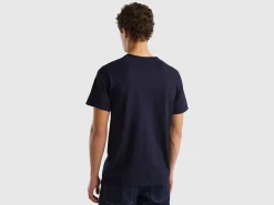 V-neck t-shirt in 100% cotton