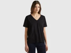 V-neck t-shirt in slub cotton