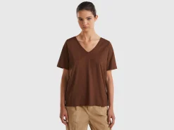 V-neck t-shirt in slub cotton