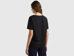 V-neck t-shirt in slub cotton
