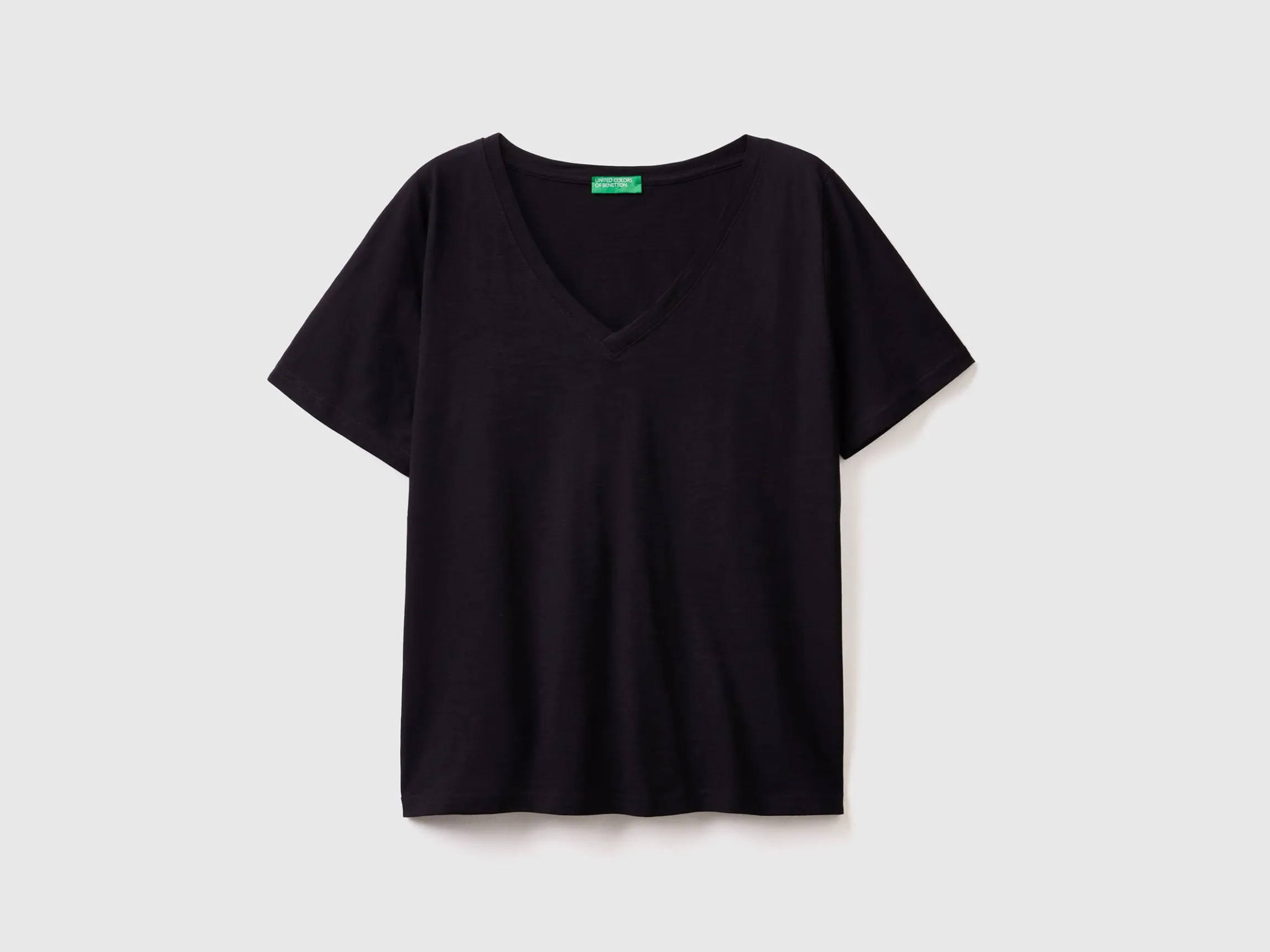 V-neck t-shirt in slub cotton