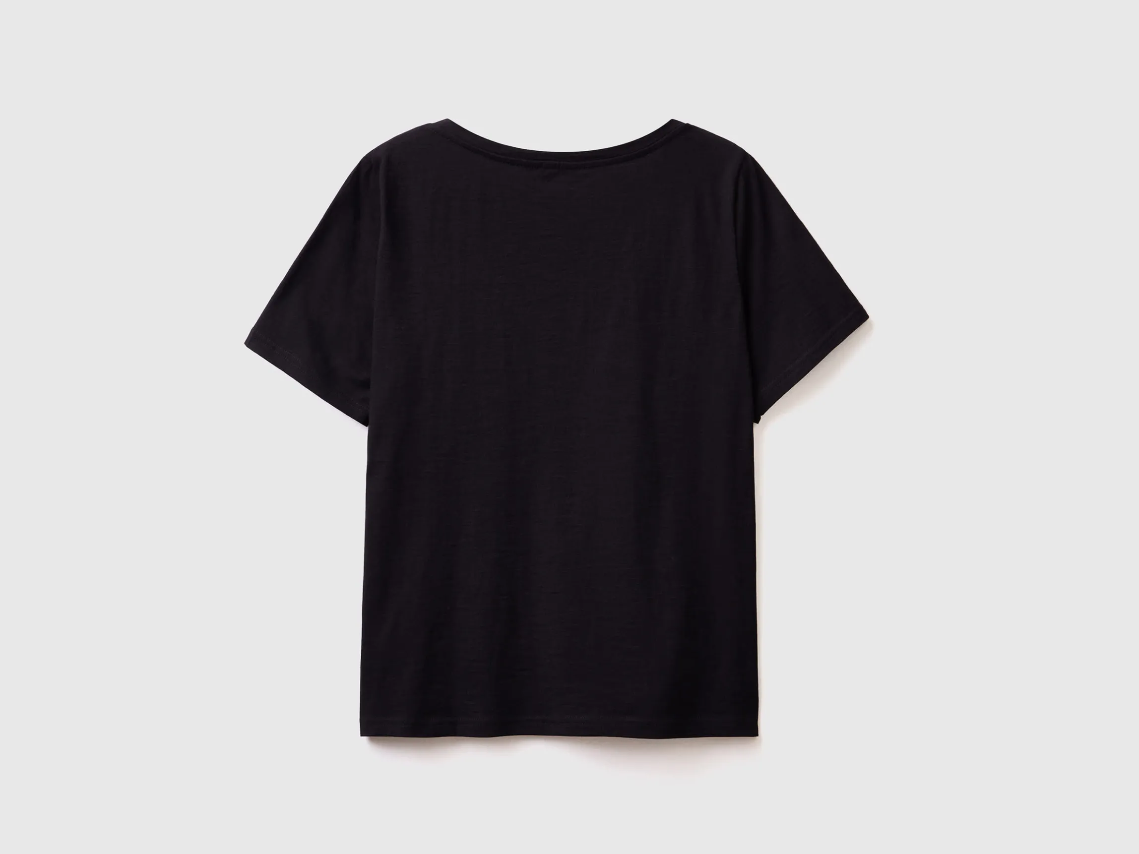 V-neck t-shirt in slub cotton