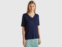 V-neck t-shirt in stretch viscose