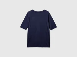 V-neck t-shirt in stretch viscose