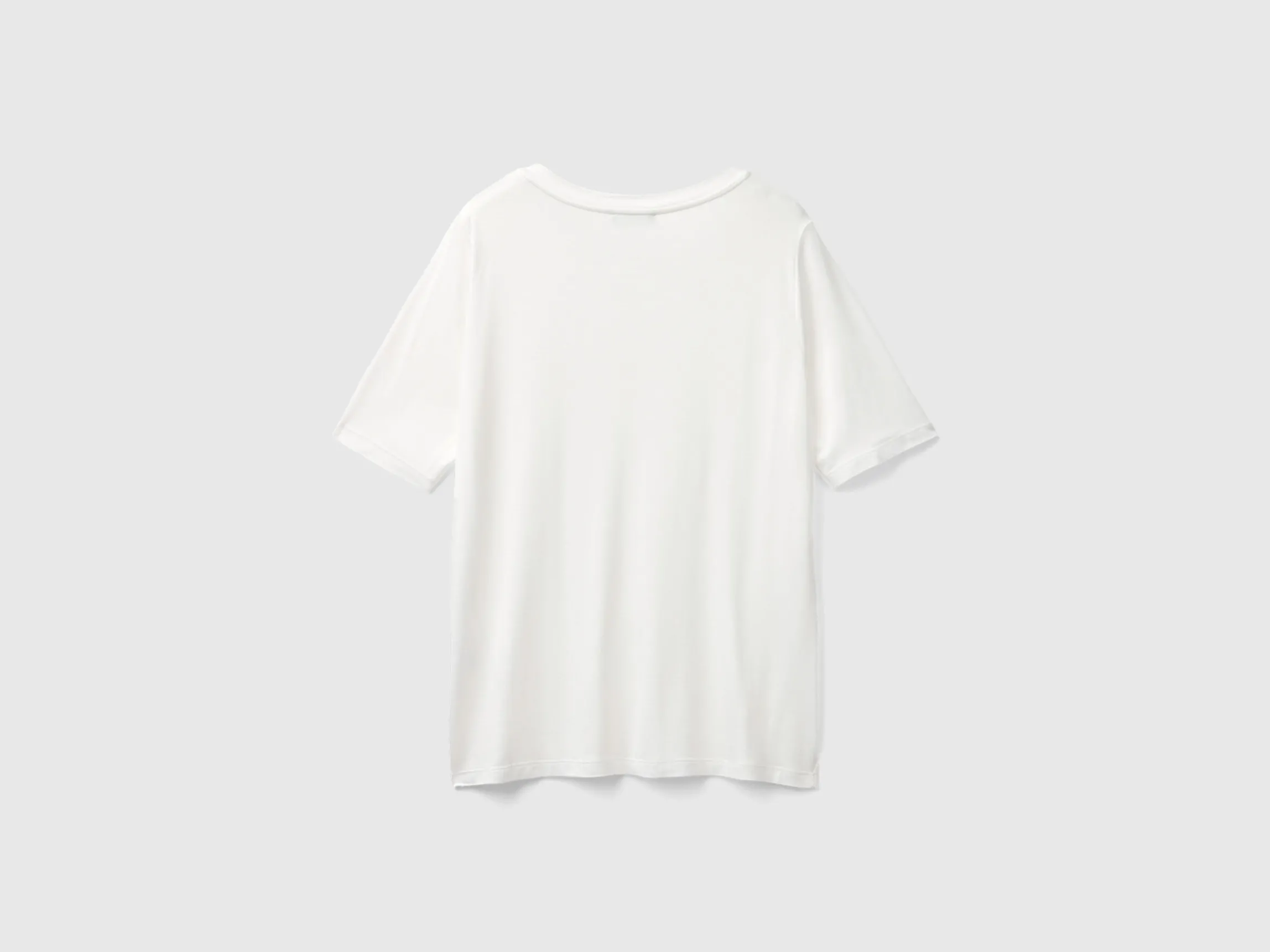 V-neck t-shirt in stretch viscose
