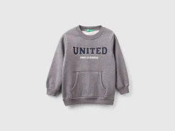 Warm hoodie with kangaroo pocket