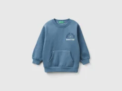 Warm hoodie with kangaroo pocket