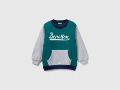 Warm hoodie with kangaroo pocket