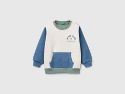 Warm hoodie with kangaroo pocket