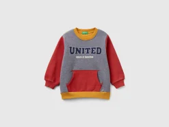 Warm hoodie with kangaroo pocket