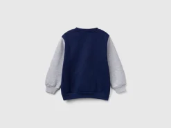 Warm hoodie with kangaroo pocket