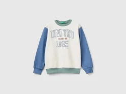 Warm hoodie with logo
