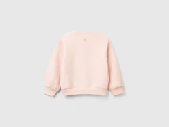 Warm sweatshirt with patch