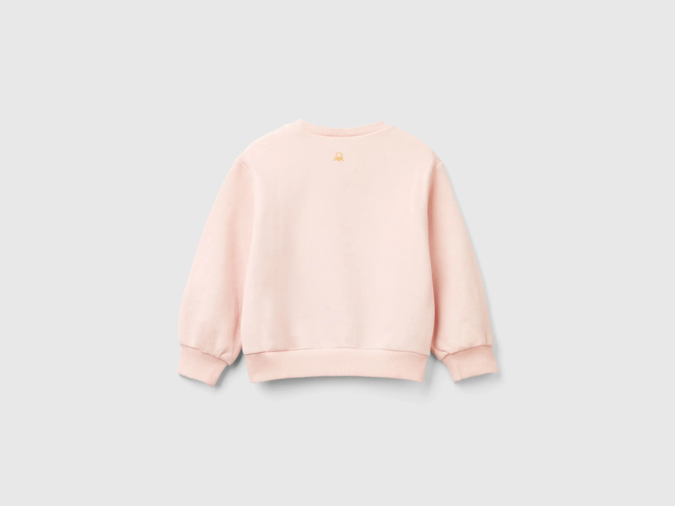 Warm sweatshirt with patch