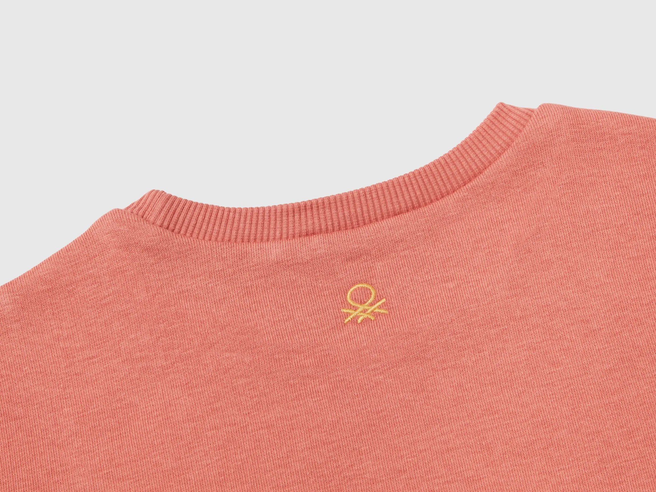 Warm sweatshirt with patch