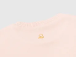 Warm sweatshirt with patch