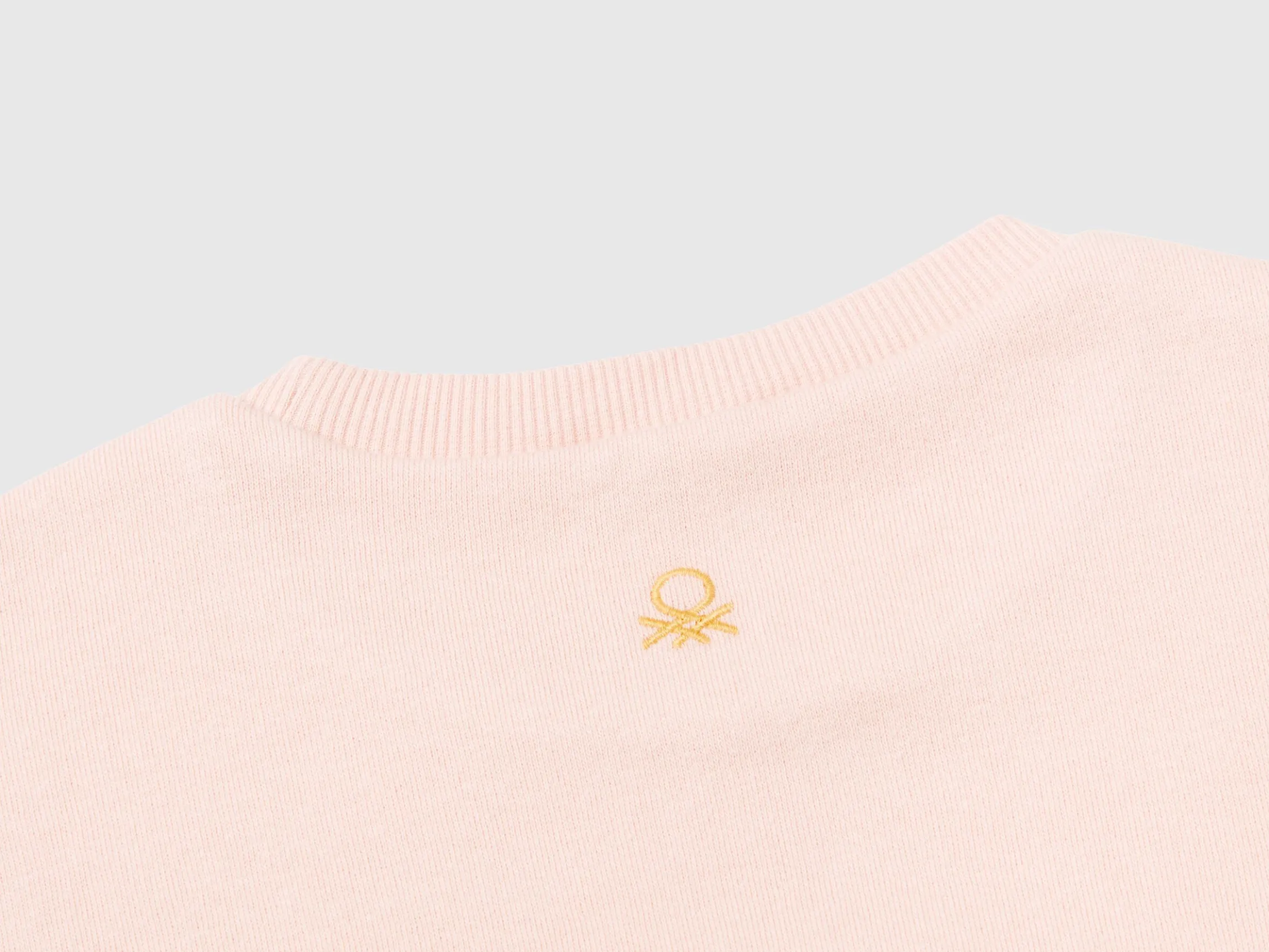 Warm sweatshirt with patch