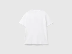 White t-shirt in organic cotton with multicolored logo