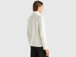 White turtleneck sweater in cashmere and wool blend