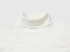 White turtleneck sweater in cashmere and wool blend
