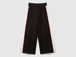 Wide fit sweatpants