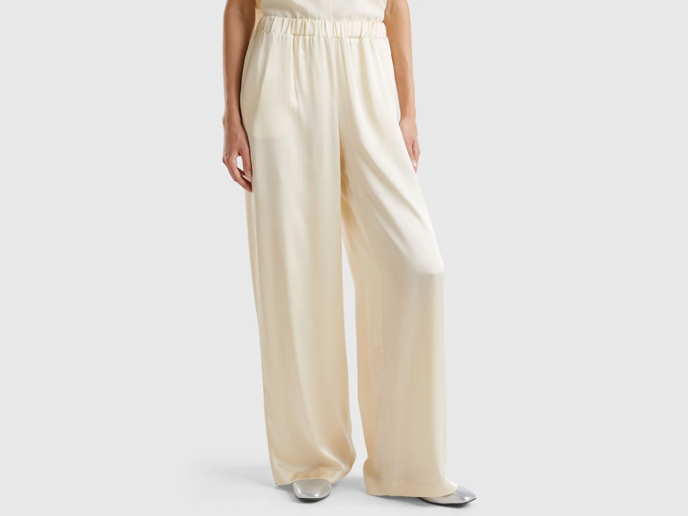 Wide trousers in 100% viscose