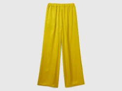 Wide trousers in 100% viscose