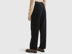 Wide velvet trousers