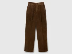 Wide velvet trousers