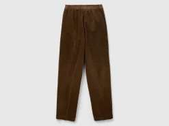 Wide velvet trousers