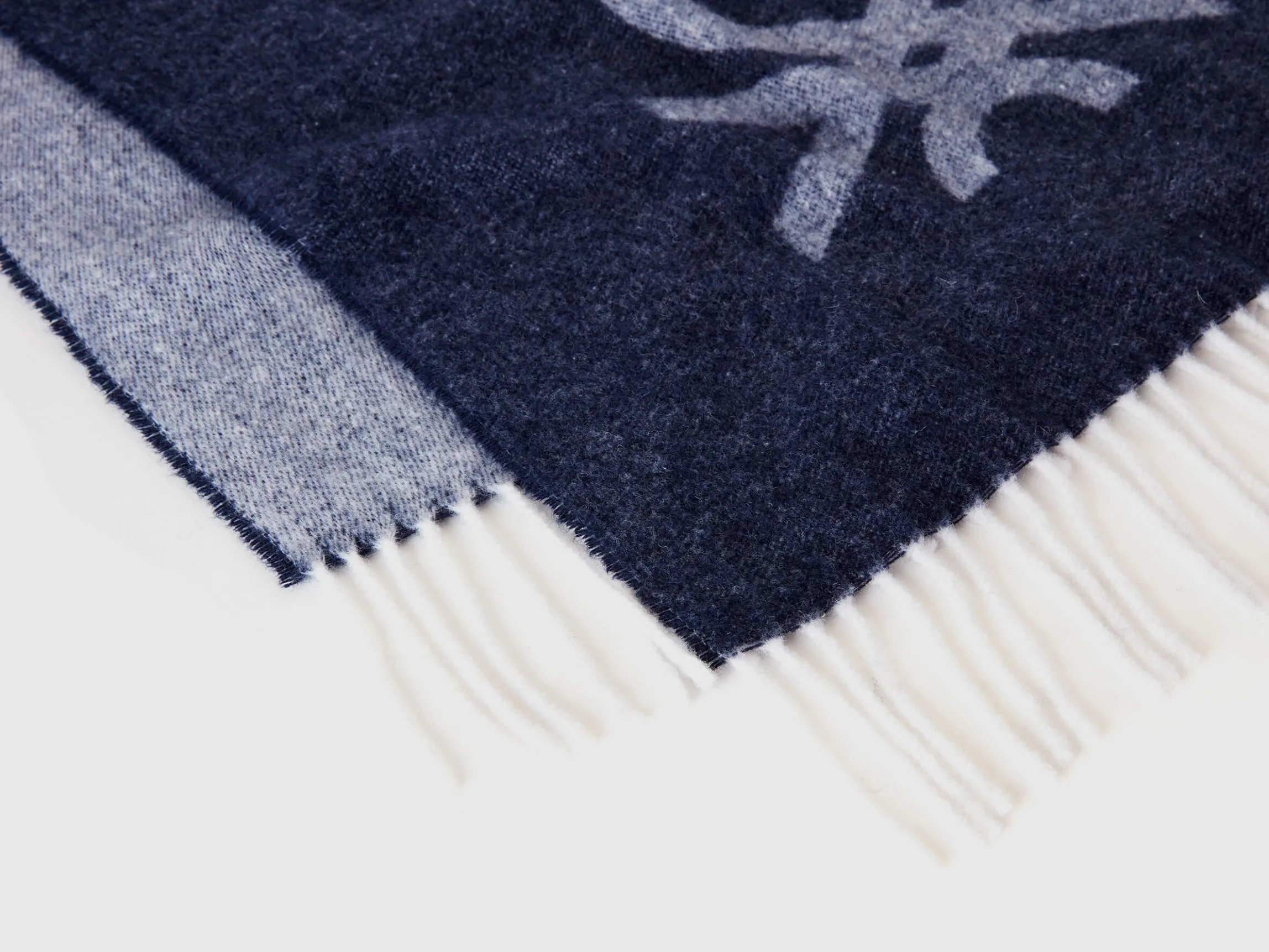 Wool and viscose blend scarf