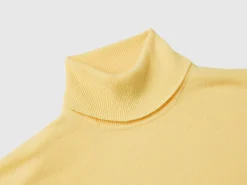 Yellow turtleneck in pure Merino wool